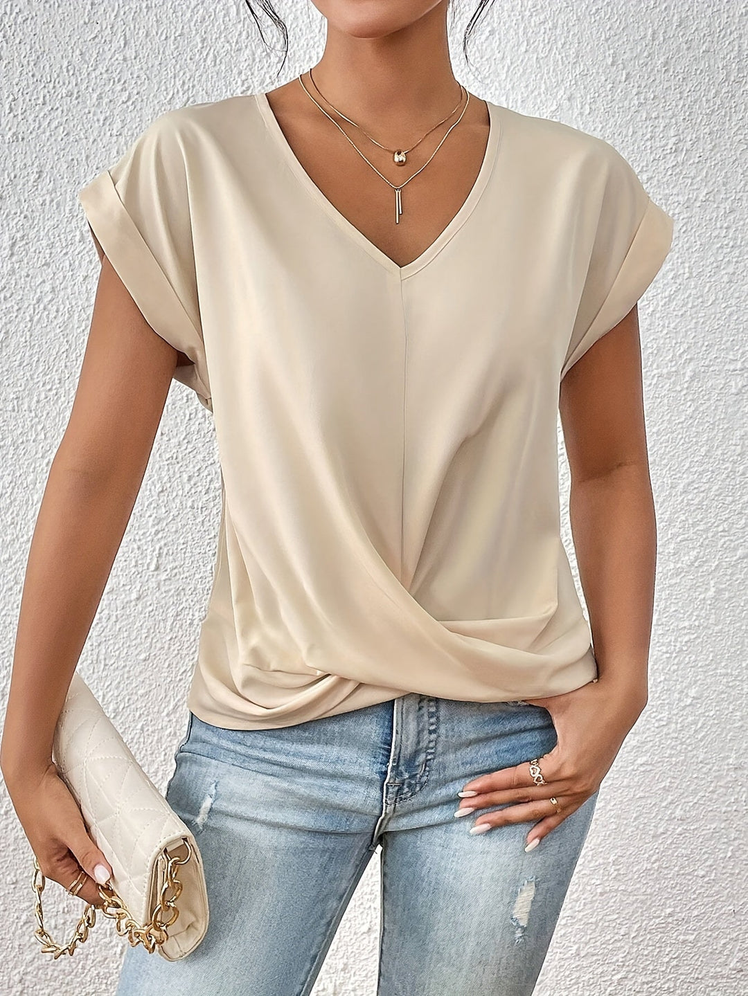 Comfortable T-shirt with an elegant neckline